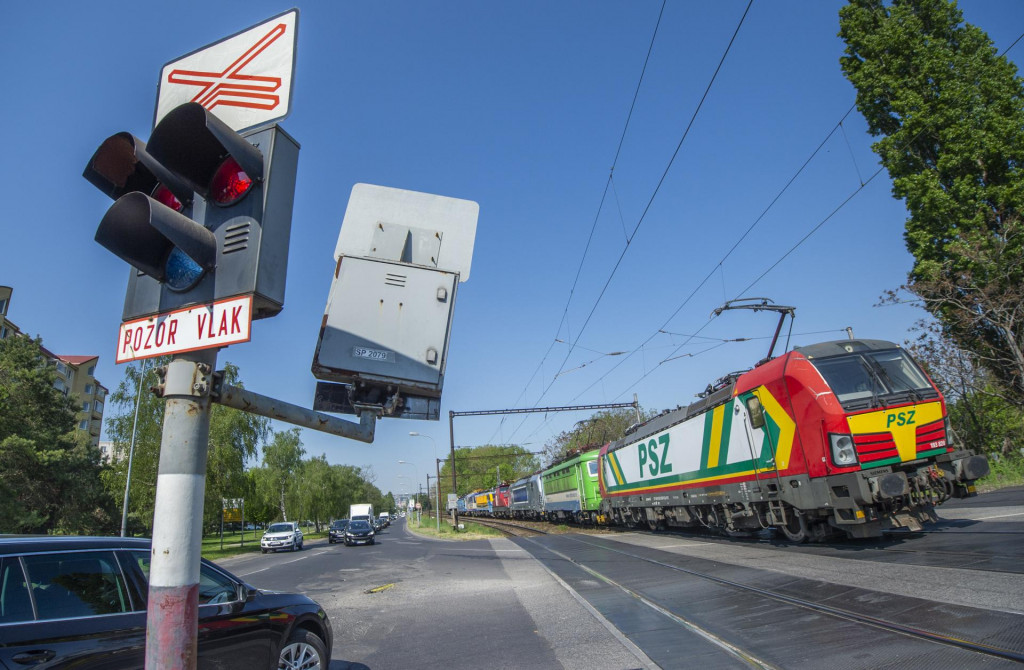 &lt;p&gt;Železniční dopravcovia nedávno protestovali na bratislavských tratiach. FOTO: TASR/M. Baumann&lt;/p&gt;