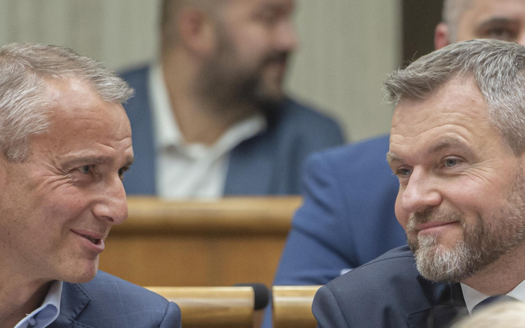 Richard Ra&scaron;i a Peter Pellegrini. FOTO: TASR/Martin Baumann