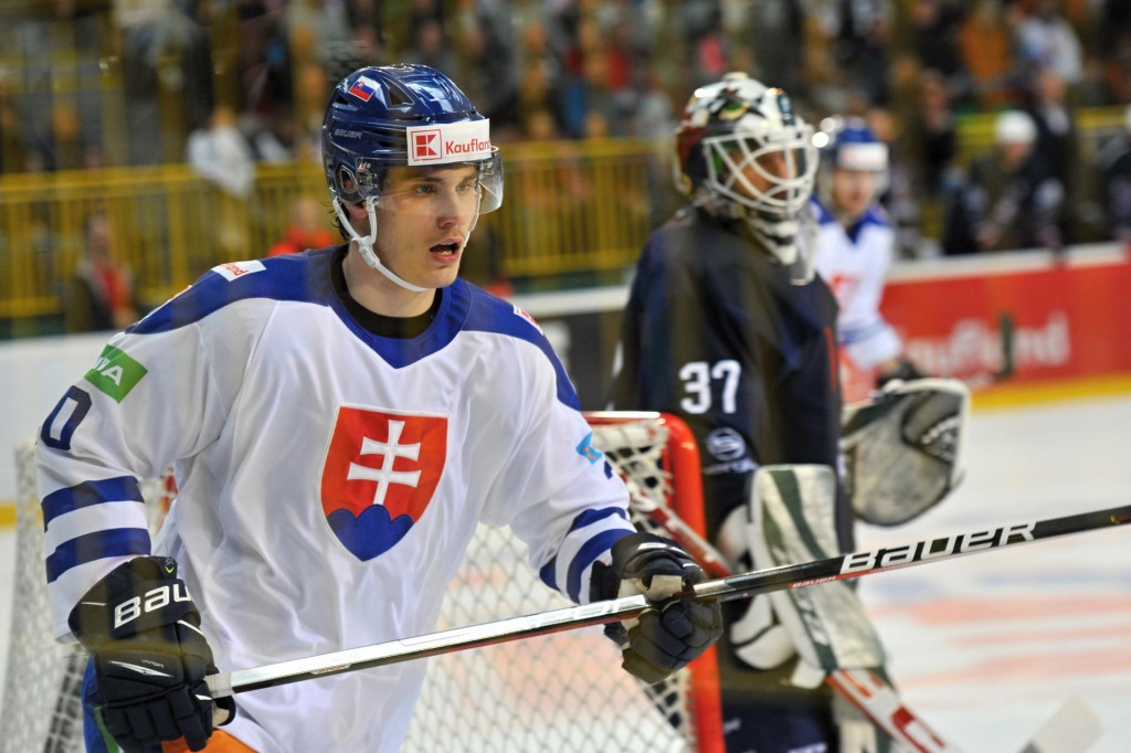 &lt;p&gt;Na snímke vľavo Juraj Slafkovský v záverečnom zápase hokejového turnaja Kaufland Cup 2022 Slovensko - Francúzsko v Žiline. FOTO:TASR/Erika Ďurčová&lt;br /&gt;
&lt;br /&gt;
&lt;br /&gt;
&lt;br /&gt;
 &lt;/p&gt;