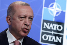 Turecký prezident Erdogan počas samitu NATO z dňa 14. júna 2021. FOTO: REUTERS/Yves Herman