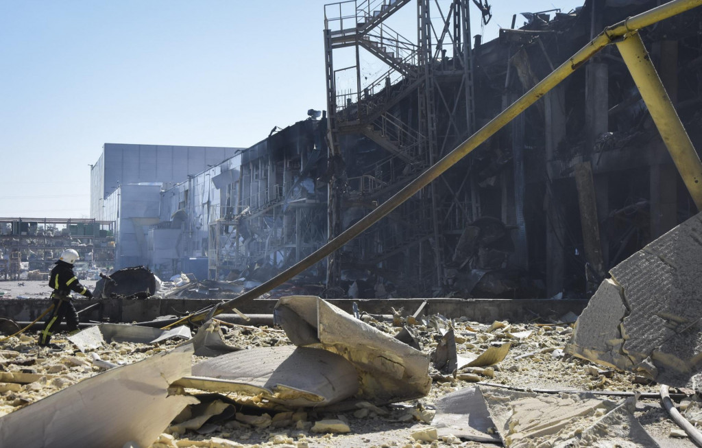 Zničená budova na Ukrajine po raketovom útoku, ilustračný orbázok.