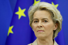 FILE PHOTO: European Commission President Ursula von der Leyen speaks during a news conference in Strasbourg, France, May 9, 2022. Ludovic Marin/Pool via REUTERS/File Photo SNÍMKA: Pool
