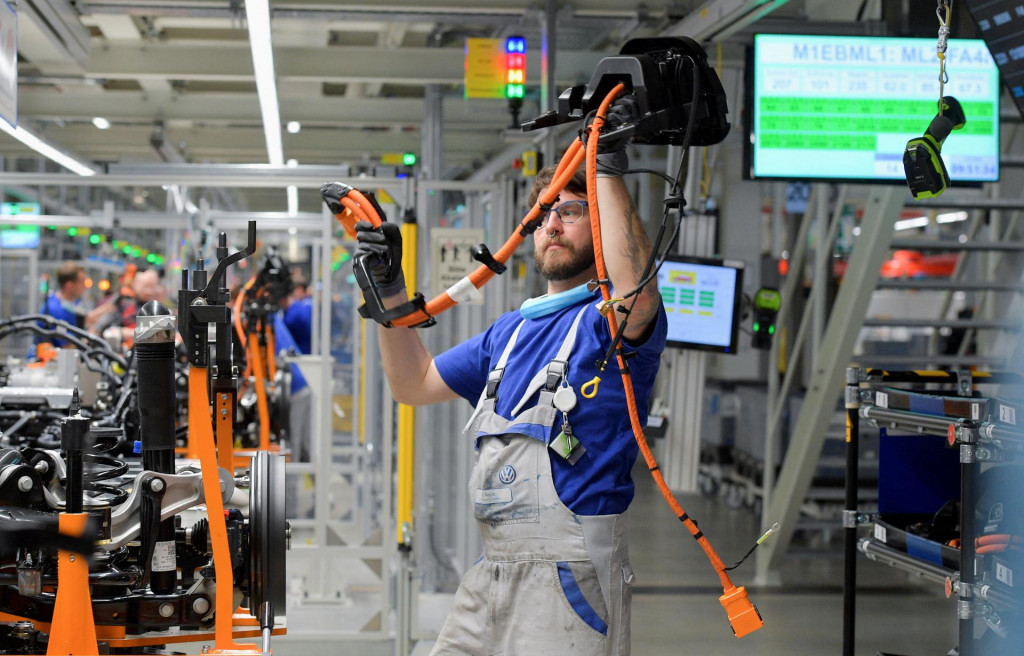 Výroba v automobilke Volkswagen. FOTO: Reuters