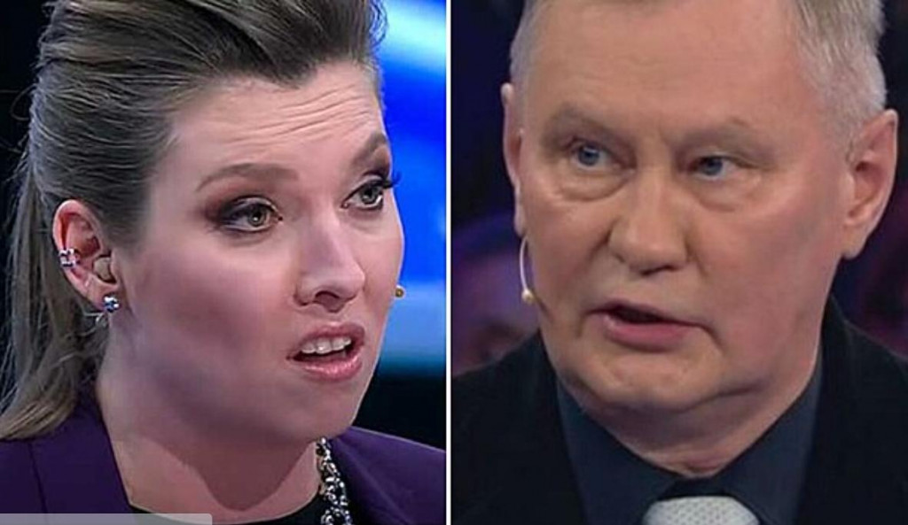 Moder&aacute;torka Oľga Skabajevov&aacute; a plukovn&iacute;k v z&aacute;lohe Michail Chodarjonok. FOTO: Kol&aacute;ž Idnes.cz