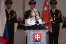 &lt;p&gt;Prezidentka Zuzana Čaputová počas udeľovania vyznamenaní 25 osobnostiam. FOTO: TASR/Pavel Neubauer&lt;/p&gt;