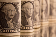 &lt;p&gt;Jednodolárové bankovky USA na ktorých je zobrazený George Washington. FOTO: Reuters &lt;/p&gt;