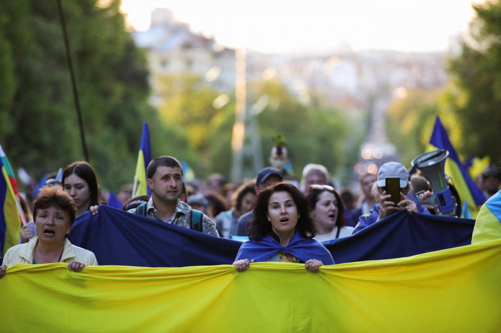 &lt;p&gt;Ľudia sa zúčastňujú demonštrácie na podporu Ukrajiny uprostred ruskej invázie do krajiny v bulharskej Sofii. FOTO: Reuters &lt;/p&gt;