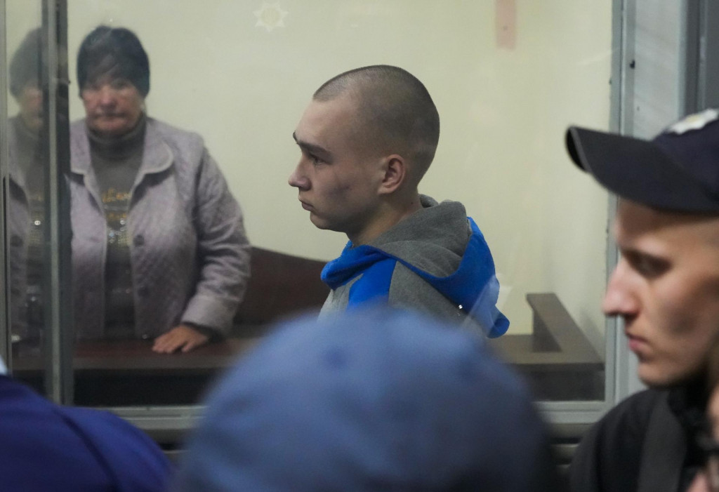 Ruský vojak Vadim Šišimarin počas súdneho procesu v Kyjeve 18. mája 2022. FOTO: TASR/AP