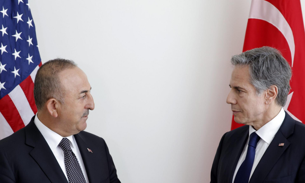 &lt;p&gt;Americký minister zahraničných vecí Antony Blinken (vľavo) a turecký minister zahraničných vecí Mevlüt Čavušoglu. FOTO: TASR/AP&lt;/p&gt;