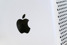 &lt;p&gt;Logo spoločnosti Apple na počítači Mac Pro. FOTO: TASR/AP&lt;br /&gt;
 &lt;/p&gt;