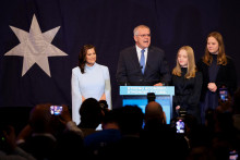 Austrálsky premiér Scott Morrison počas volebnej noci. FOTO: REUTERS