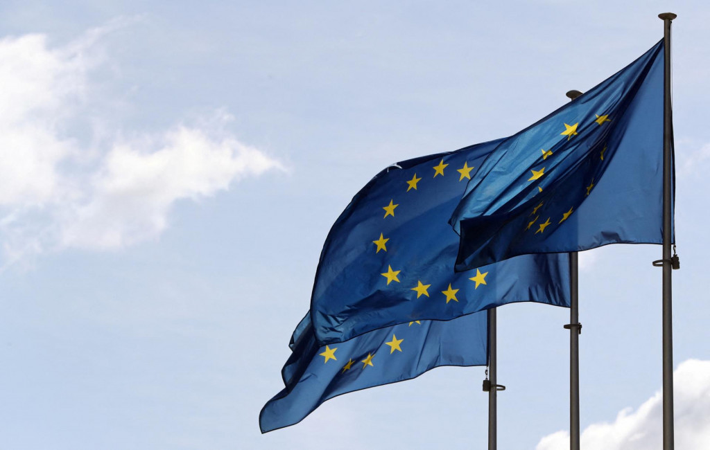 &lt;p&gt;Vlajka Európskej únie pred budovou Európskej komisie v Bruseli. FOTO: REUTERS&lt;/p&gt;