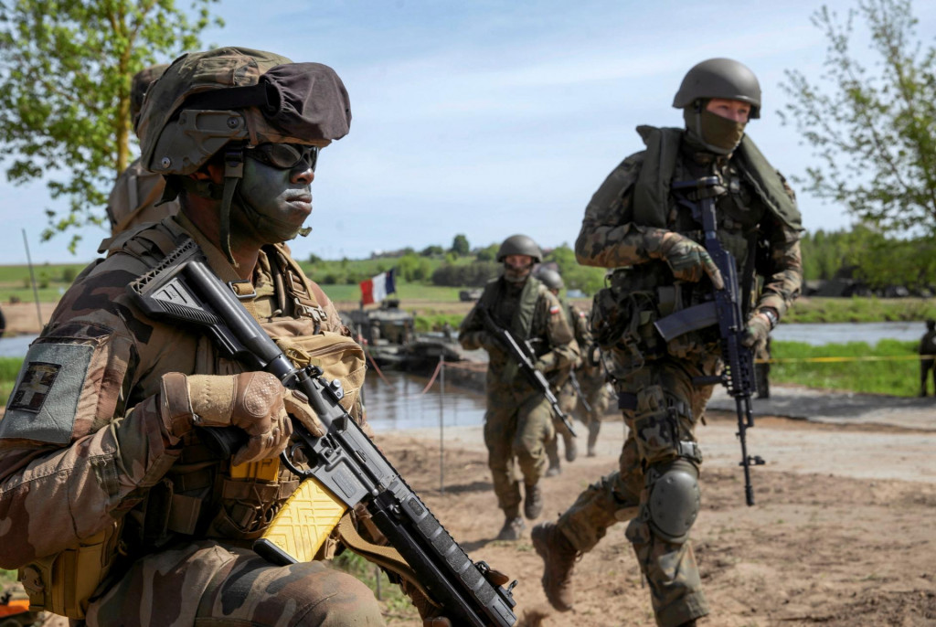 &lt;p&gt;Vojenské cvičenie vojakov NATO s názvom Obrana Európy. FOTO: REUTERS&lt;/p&gt;