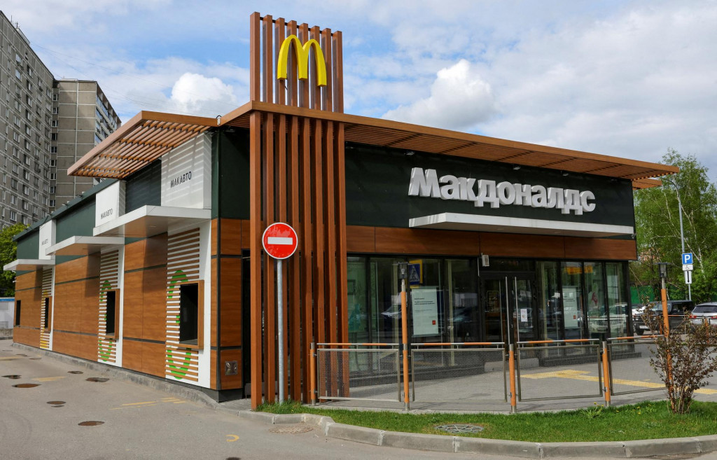 &lt;p&gt;Pohľad na zatvorenú reštauráciu McDonald&amp;#39;s v Moskve. FOTO: REUTERS&lt;/p&gt;