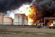 Mohutný požiar skladu paliva v ruskom meste Belgorod, ktoré leží asi 40 kilometrov od ukrajinských hraníc. FOTO:TASR/AP
