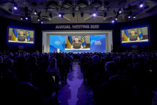 Ukrajinský prezident Volodymyr Zelenskyj počas online prejavu na výročnom Svetovom ekonomickom fóre vo švajčiarskom Davose 23. mája 2022. FOTO: TASR/AP