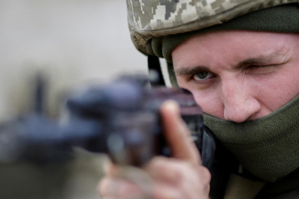 Ukrajinsk&yacute; vojak. FOTO: Reuters