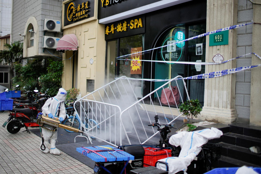 &lt;p&gt;Lockdown v Šanghaji. FOTO: Reuters&lt;/p&gt;