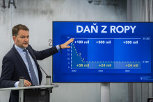 Minister financií Igor Matovič predstavuje daň z ropy. FOTO: TASR/Jaroslav