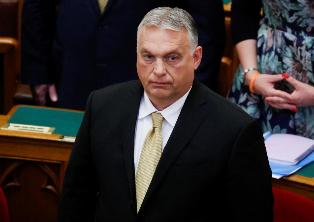 Maďarský premiér Viktor Orbán skladá prísahu v parlamente.