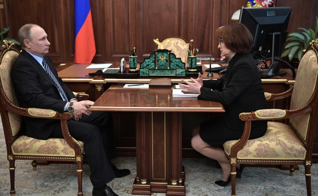 Vladimir Putin a Elvira Nabiullinov&aacute;. FOTO: Kremlin.ru