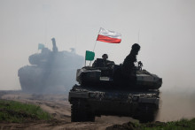 &lt;p&gt;Poľské tanky nemeckej proveniencie Leopard 2PL. FOTO: Reuters&lt;/p&gt;