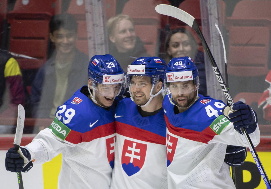 &lt;p&gt;Slovenskí hokejisti sa tešia z gólu. FOTO: TASR/Martin Baumann&lt;/p&gt;