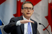 &lt;p&gt;Guvernér Bank of Canada Governor Tiff Macklem vysvetľuje na tlačovej konferencii novinárom, prečo inflácia rastie nad rámec jeho očakávaní.