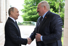 Ruský prezident Vladimir Putin a bieloruský prezident Alexander Lukašenko. FOTO: TASR/AP