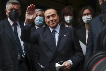 &lt;p&gt;Mecenáš AC Monza Silvio Berlusconi sa môže spokojne usmievať. Jeho klub dosiahol historický úspech. FOTO: TASR/AP&lt;/p&gt;