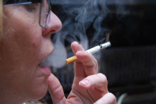 Tabakový dym je dlho spájaný so spúšťaním poškodenia DNA v pľúcach.