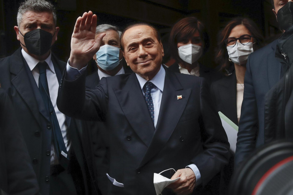 Mecenáš AC Monza Silvio Berlusconi sa môže spokojne usmievať. Jeho klub dosiahol historický úspech. FOTO: TASR/AP
