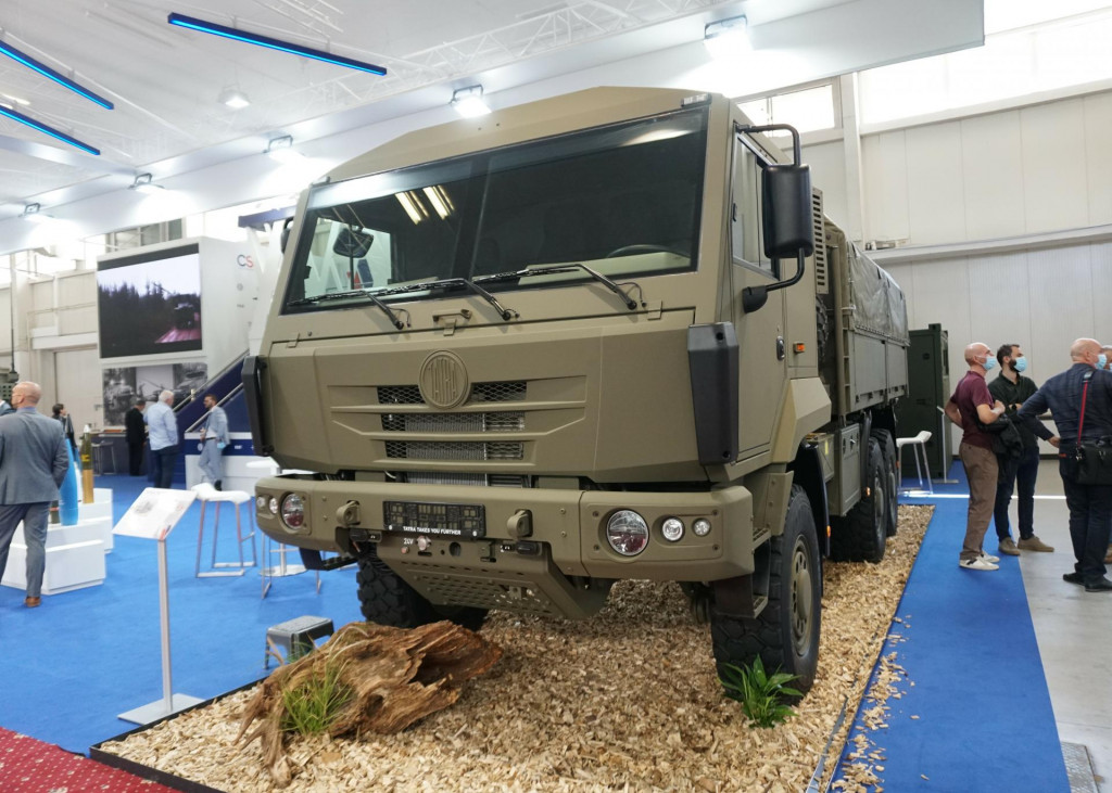 &lt;p&gt;Stredné nákladné vozidlo Tatra Tactic na podvozku 6x6, ktoré spoločnosť Tatra Defence Slovakia predstavila na veľtrhu obrannej techniky IDEB 2021&lt;/p&gt;