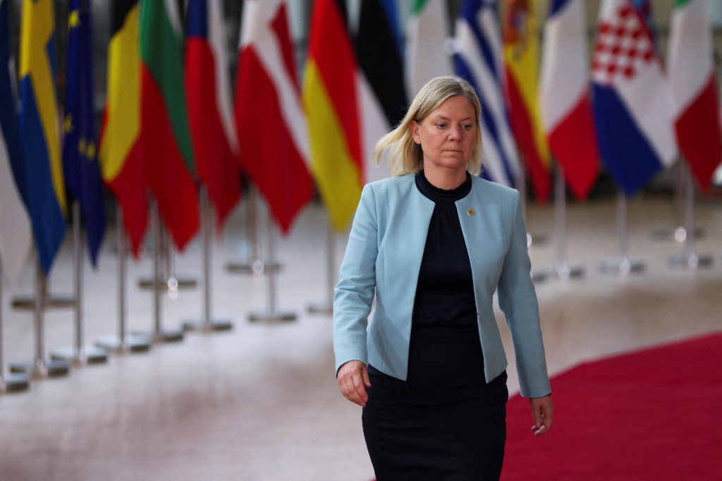 &lt;p&gt;Švédska premiérka Magdalena Anderssonová prichádza na summit lídrov Európskej únie v Bruseli. FOTO: Reuters &lt;/p&gt;