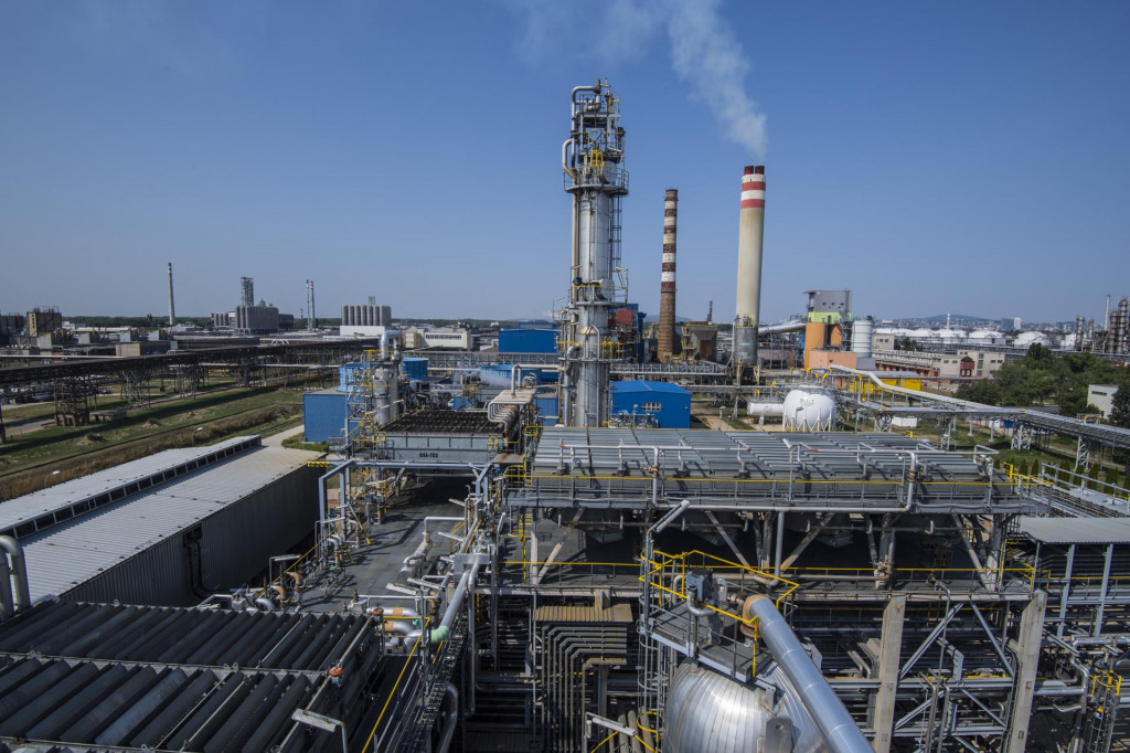 Linka 7 hydrogenačnej rafinácie palív v rafinérii akciovej spoločnosti Slovnaft v Bratislave 23. augusta 2018. FOTO: TASR/Michal Svítok
