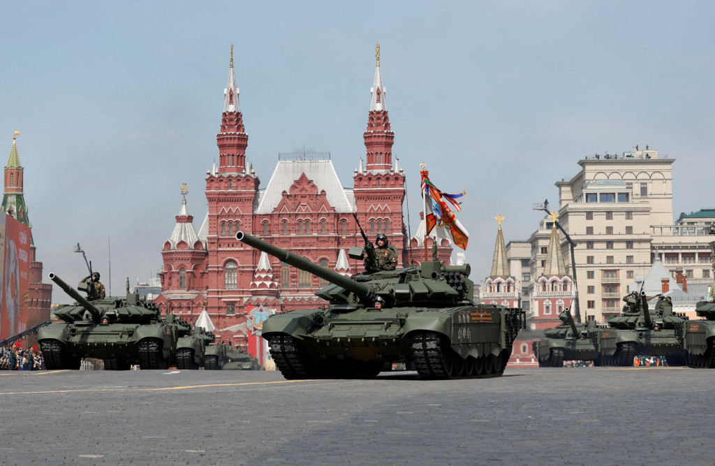 Ruské tanky na Červenom námestí. FOTO: Reuters