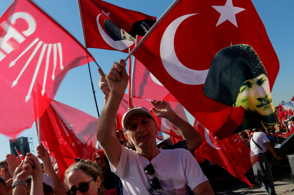 Turecká vlajka. FOTO: REUTERS
