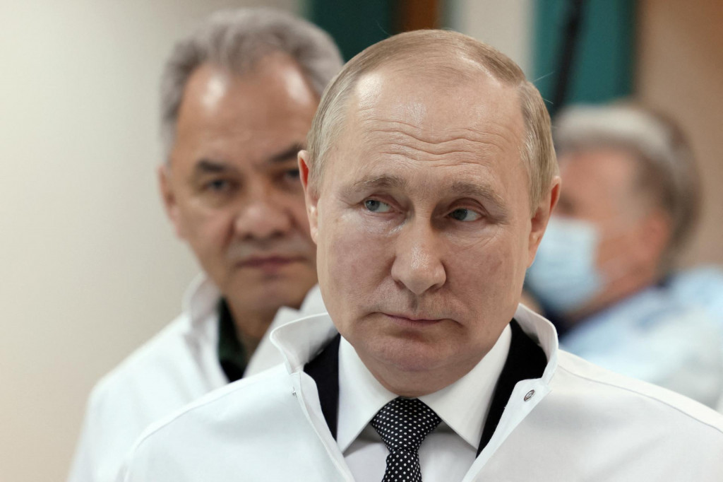Ruský prezident Vladimir Putin a minister obrany Sergej Šojgu. FOTO: Reuters

