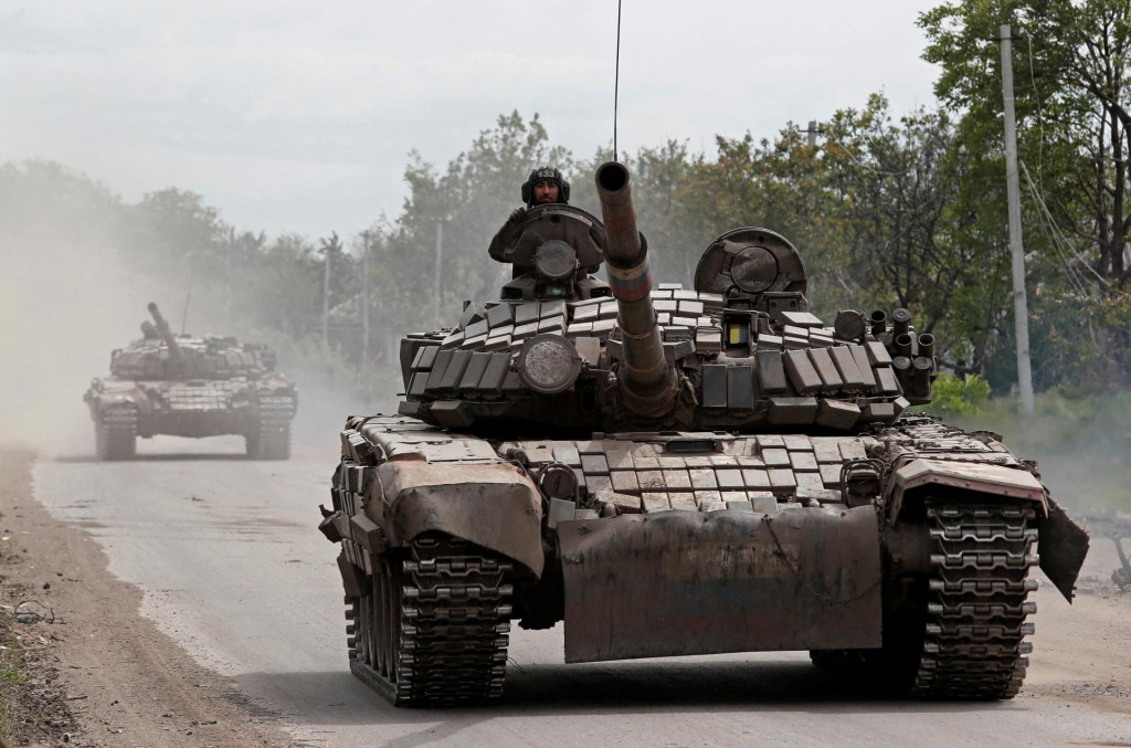 Tank s proruskými separatistami v Luhanskej oblasti. FOTO: REUTERS