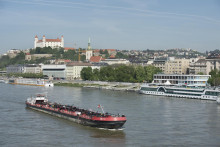 Lode kotvia v osobnom prístave na rieke Dunaj. FOTO: TASR/Pavel Neubauer
