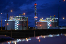 &lt;p&gt;Terminál LNG Swinoujscie na skvapalnený zemný plyn, ktorý prevádzkuje poľská štátna spoločnosť na prepravu plynu Gaz-System. FOTO: Reuters &lt;/p&gt;