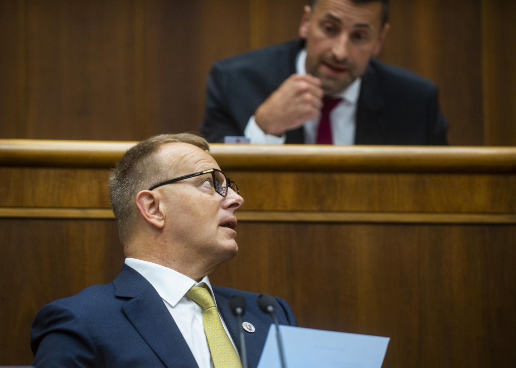 Na sn&iacute;mke predseda Boris Koll&aacute;r a poslanec Mari&aacute;n Viskupič. FOTO: TASR