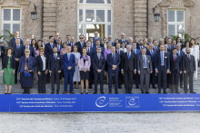Na snímke spoločná fotografia zo stretnutia ministrov zahraničných vecí 46 členských štátov Rady Európy. FOTO: TASR/AP