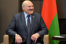 Bieloruský prezident Alexandr Lukašenko počas stretnutia s Vladimirom Putinom, 23. mája 2022. FOTO: TASR/AP
