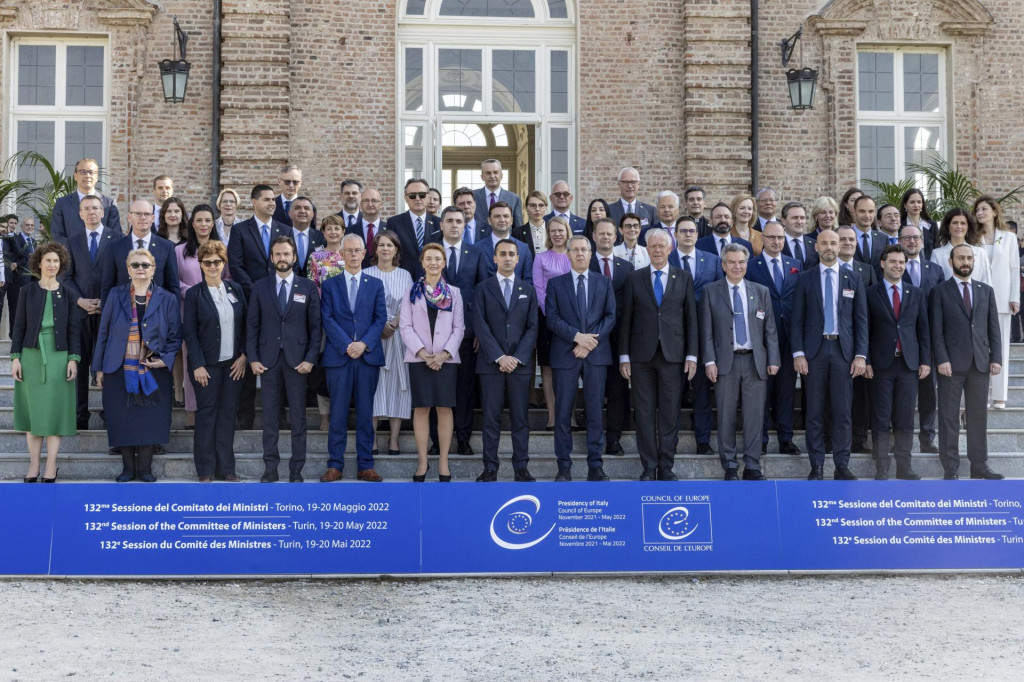 Na snímke spoločná fotografia zo stretnutia ministrov zahraničných vecí 46 členských štátov Rady Európy. FOTO: TASR/AP