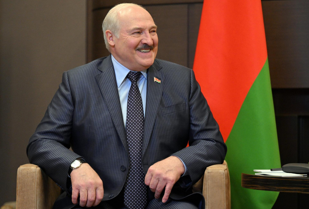 Bieloruský prezident Alexandr Lukašenko počas stretnutia s Vladimirom Putinom, 23. mája 2022. FOTO: TASR/AP