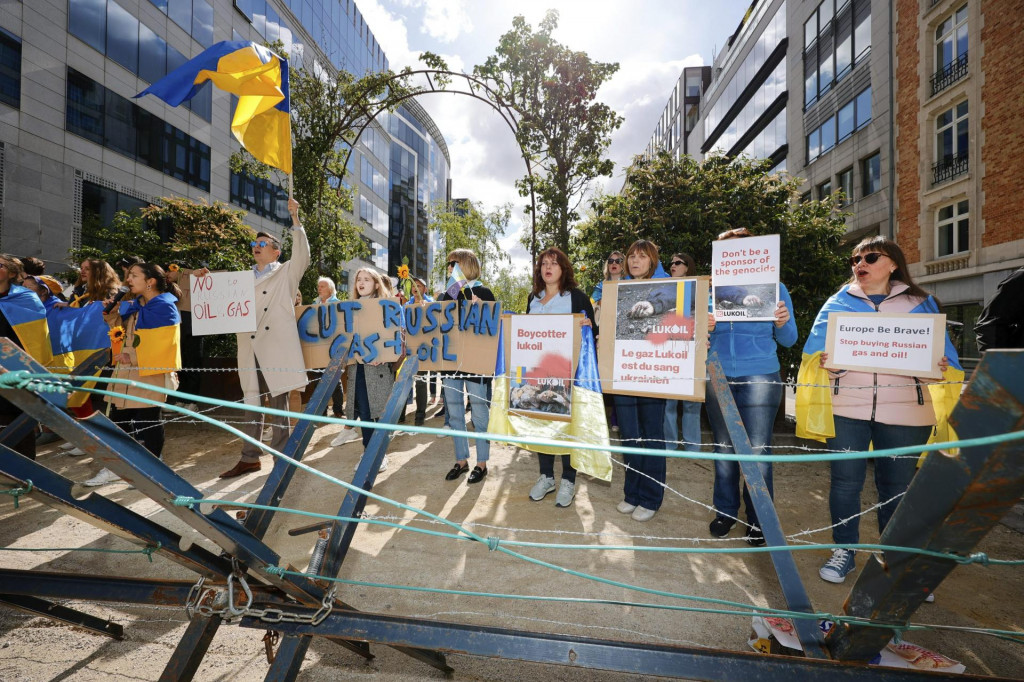 Ukrajinskí demonštranti pred inštitúciami Európskej únie. FOTO: TASR/AP

