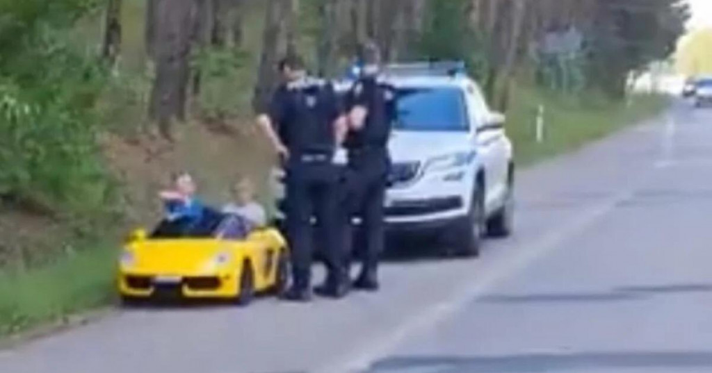 VIDEO Poriadny bizár: Policajti zastavili dvoch malých chlapcov v žltom Lamborghini
