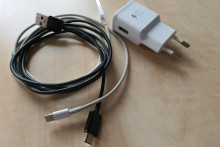 USB-C a Lightning kábel. Odhaduje sa, že vyradené a nepoužívané nabíjačky predstavujú v Únii približne 11-tisíc ton elektronického odpadu ročne.