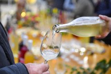 Ceny fliaš podľa vinárov medziročne poskočili o 20 až 40 percent. FOTO: TASR/M. Svítok